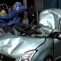 Alami Patah Tulang, Dua Korban Mobil Jatuh di Giant Bekasi Dioperasi