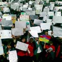 Perbanas Surabaya Ciptakan Rekor MURI Mind Mapping