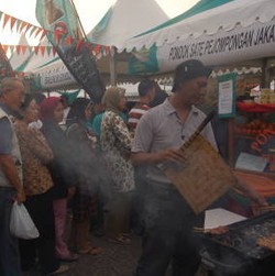 Seribuan Warga Bandung Serbu FJB di Tegallega