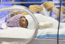 Berikan Pelukan Pada Bayi Prematur