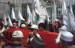 Puluhan Aktivis Islam Saling Dorong dengan Security Kedubes China