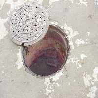 Asyik SMS-an, Eh... Nyemplung Got