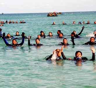 Latihan Menyelam untuk Rekor Dunia