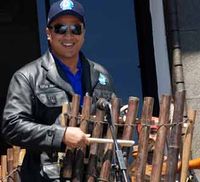 Wagub Jabar Main Calung Bersama Anak Punk