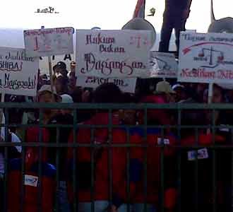 Buruh Toshiba Geruduk PHI Buruh Toshiba Geruduk PHI