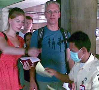 Tak Ada Masker Gratis di Bandara Cengkareng