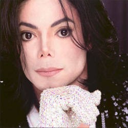 Michael Jackson Numpang di Makam Orang Lain