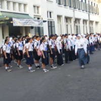 Terapkan Sistem Radius, Siswa Baru Berjalan ke Sekolah
