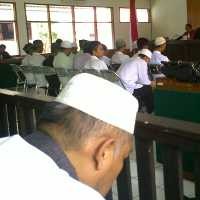 Sidang Perdana Kasus Bacip Disesaki Ratusan Warga