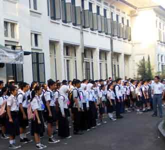 Siswa Baru Ikuti MPLS