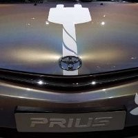 Toyota Mulai Pasarkan Prius PHEV Plug-In 2012