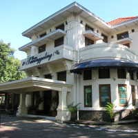 Bumi Sawunggaling, Hotel Klasik dari Tahun 1920