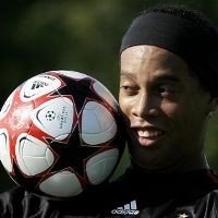 Ronaldinho Janji Tutupi Kepergian Kaka