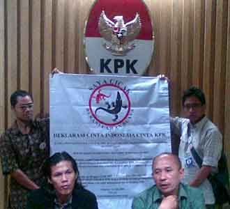 Aliansi Cicak Datangi KPK