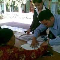 Siap Ngungsi, 53 Warga Siring Barat Isi Berkas Bansos