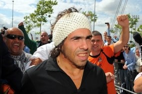 Fans City Sambut Hangat Tevez