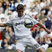 Huntelaar Mendekat ke Stuttgart