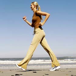 Jalan Bisa Cegah Tulang Keropos Lho!