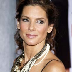 Sandra Bullock Rela Bugil Demi Film Komedi