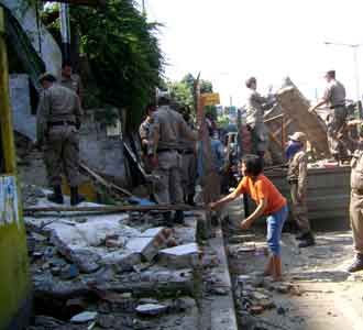 Kios di Jalan Djundjunan Dibongkar Paksa