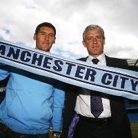 Hughes Serang Balik Fergie 