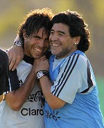 Maradona Restui Kepindahan Tevez