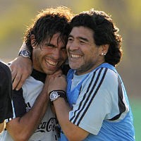 Maradona Restui Kepindahan Tevez