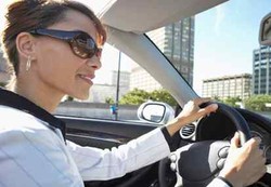 Perempuan Mengemudi Mobil Lebih Baik?
