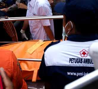 Korban Tewas Dievakuasi Korban Tewas Dievakuasi