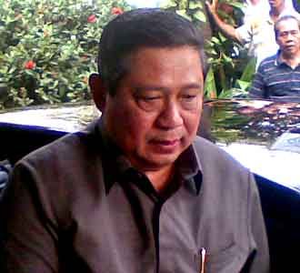SBY Jenguk Korban Bom di RS MMC