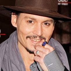 Johnny Depp Berhasrat Jadi Perempuan