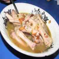 Gurih Lezat Soto Ceker dan Kriuk Renyah Keripik Ceker