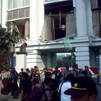 Bom Paksa Karyawan Bekerja dari Rumah