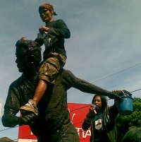 Ulang Tahun, Viking Cuci Monumen Pemain Sepak Bola