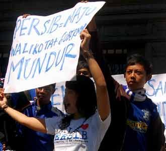 Bobotoh Persib Demo Gedung Sate