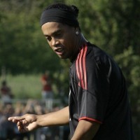 Dinho Siap Bersinar