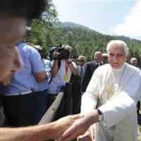 Lengan Patah, Paus Tak Bisa Menulis