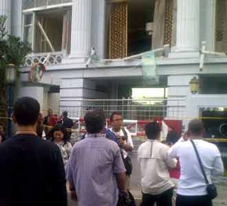 Warga Masih Serbu Lokasi Ledakan