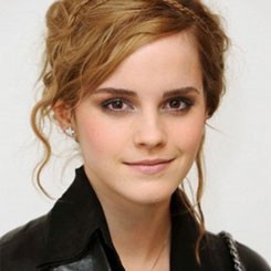 Beradegan Ciuman, Emma Watson Ketawa-ketiwi