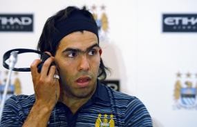 Tevez Kembali Kritik Fergie