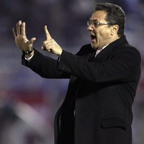 Luxemburgo Tangani Santos Lagi