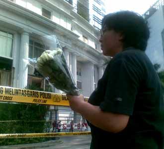 Warga Masih Padati Lokasi Ledakan
