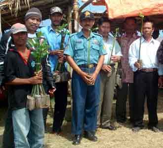TVS Hijaukan Pantai Samas