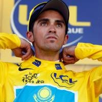Menang, Contador Rebut Jaket Kuning