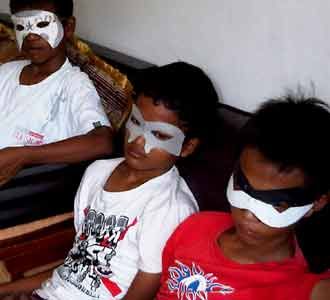 Pakai Topeng, 10 Anak Disidang