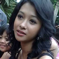 Trauma Disakiti, Poppy Bunga Pacaran Minta Izin Mama