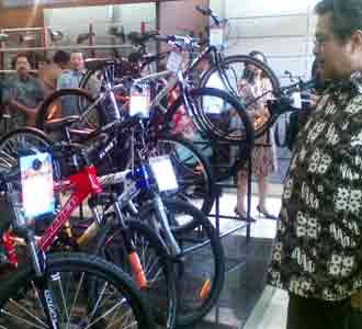 Beragam Alat Transportasi Mejeng di Depperin