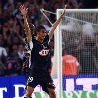 Chamakh Tak Yakin Gabung Arsenal