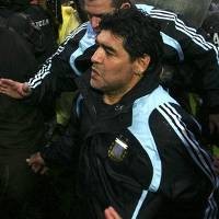 Maradona Boleh Pilih Stadion