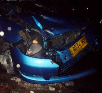 Blue Bird Tabrak Motor